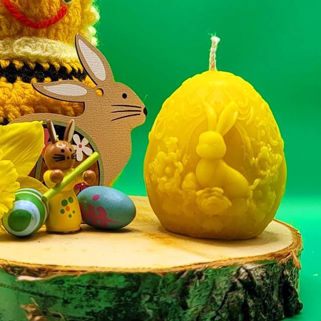 Ostereikerze mit Hasen und Blumen 105g